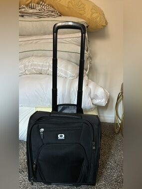 OGIO Black Upright Rolling Under Seat Carry-On with Handle